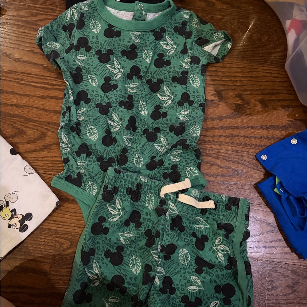 Disney Mickey Mouse bodysuit and short set 12-18M